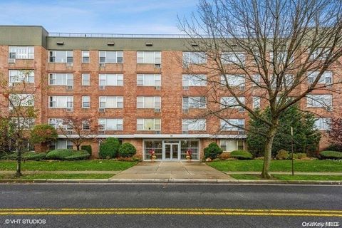 Homes For Sale - 280 Guy Lombardo Avenue #5H<br/> Freeport, NY 11520