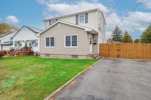 Photo of 184 Dallas Street, Lindenhurst, NY 11757 (MLS # 930331)
