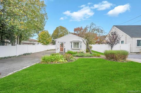 Photo of 182 Commack Road, Deer Park, NY 11729 (MLS # 930217)