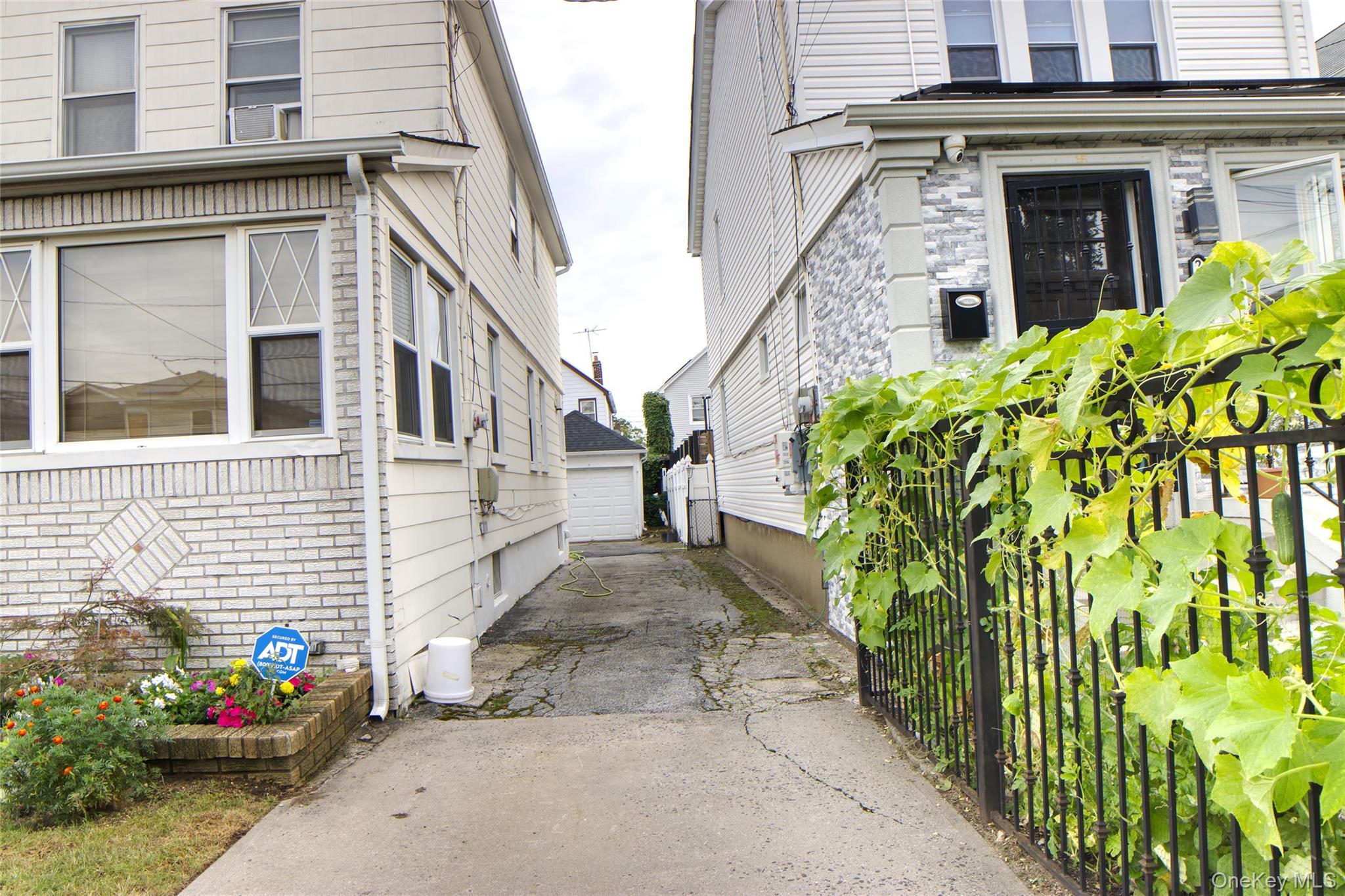 221-30 103rd Avenue - Photo 3