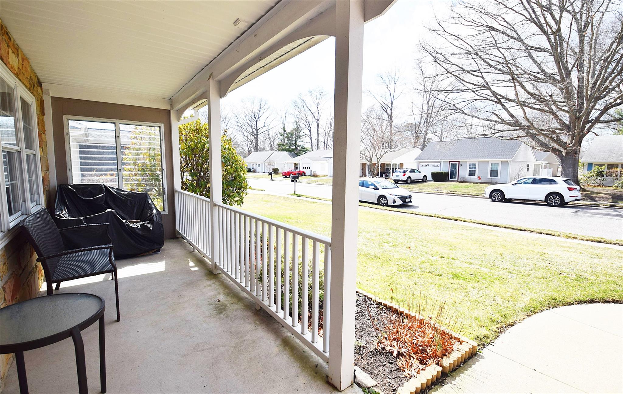 176 Canterbury Drive, Ridge, New York image 2