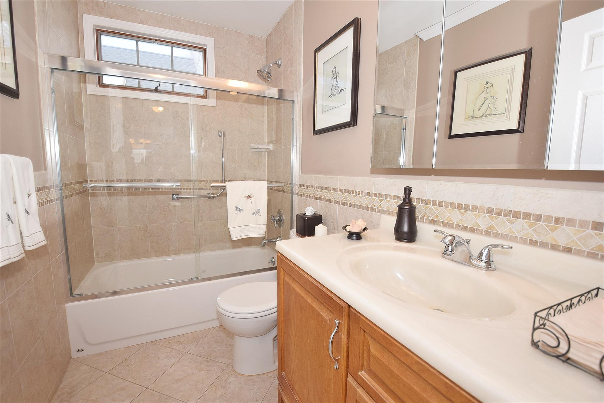 176 Canterbury Drive, Ridge, New York image 11