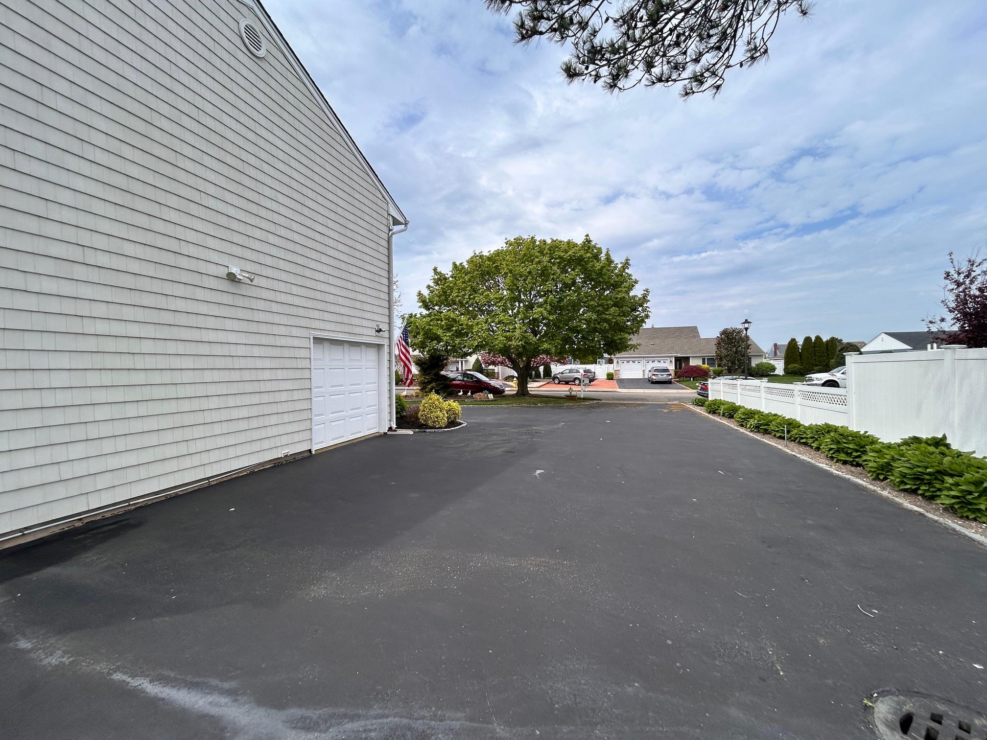 36 Shore Drive, Copiague, New York image 32