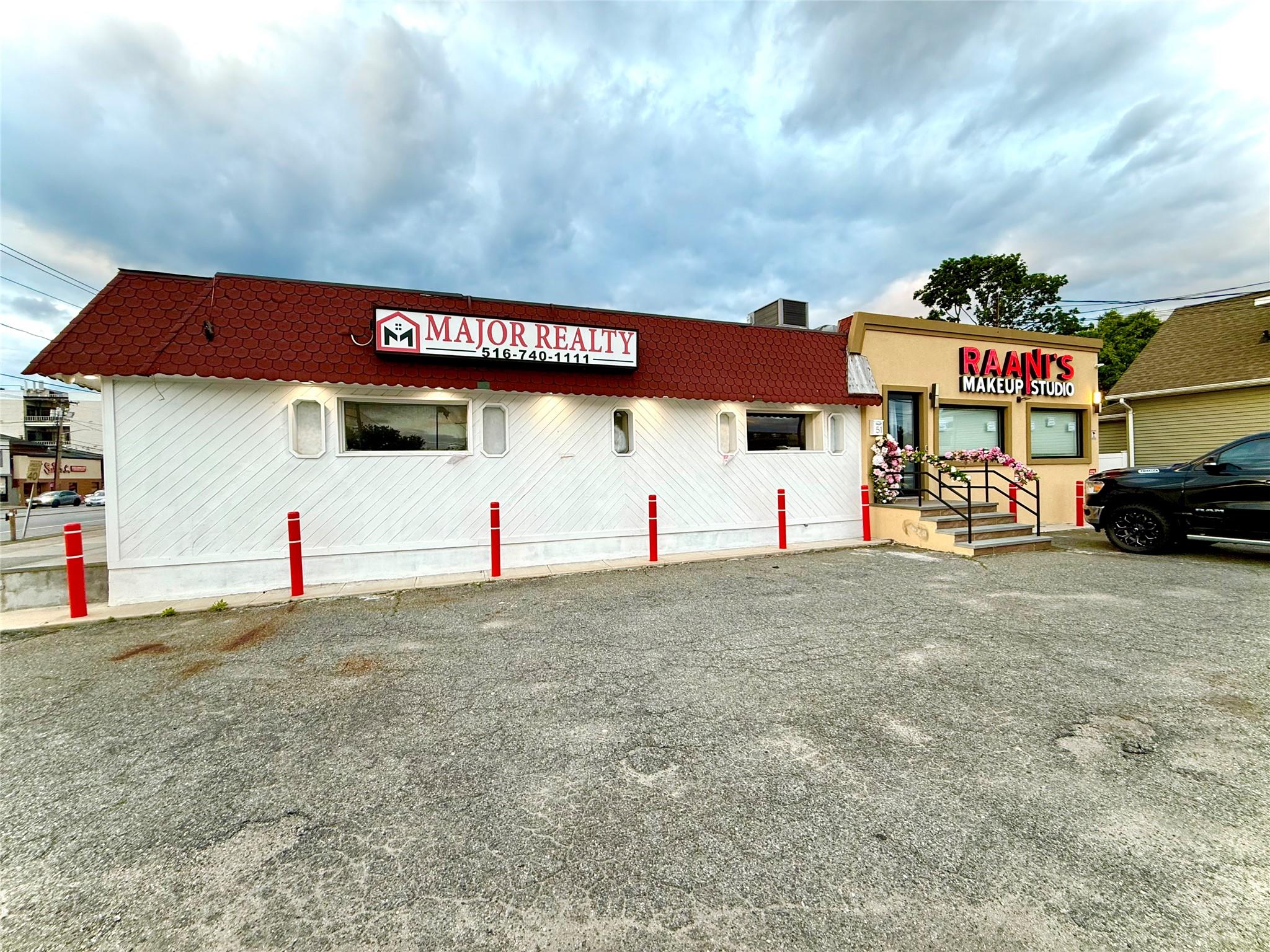 51 N Broadway
