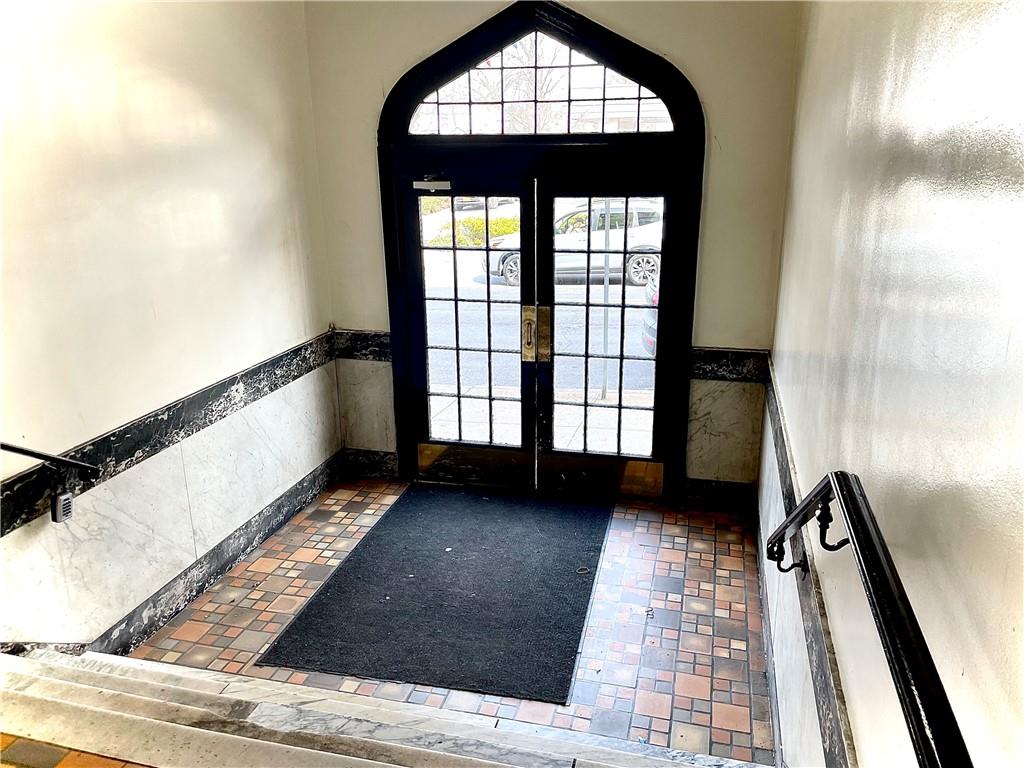 Rental Property at Lincoln Avenue 2G, Pelham, New York - Bedrooms: 1 
Bathrooms: 1 
Rooms: 3  - $2,400 MO.