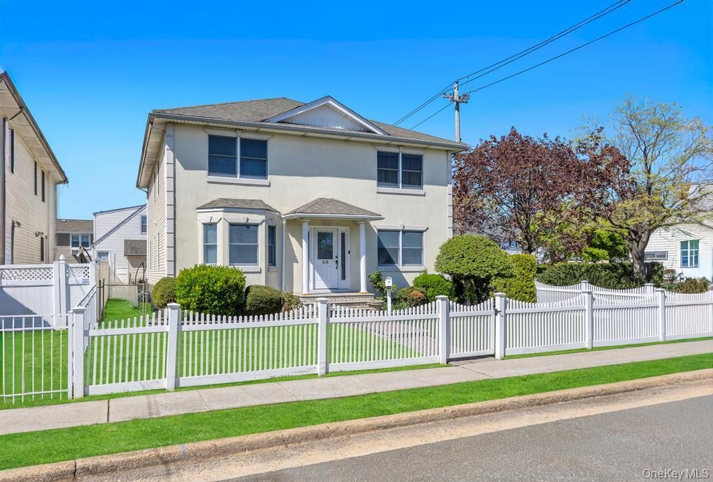 Photo of 64 Cottage Place, Mineola, NY 11501 (MLS # 990928)