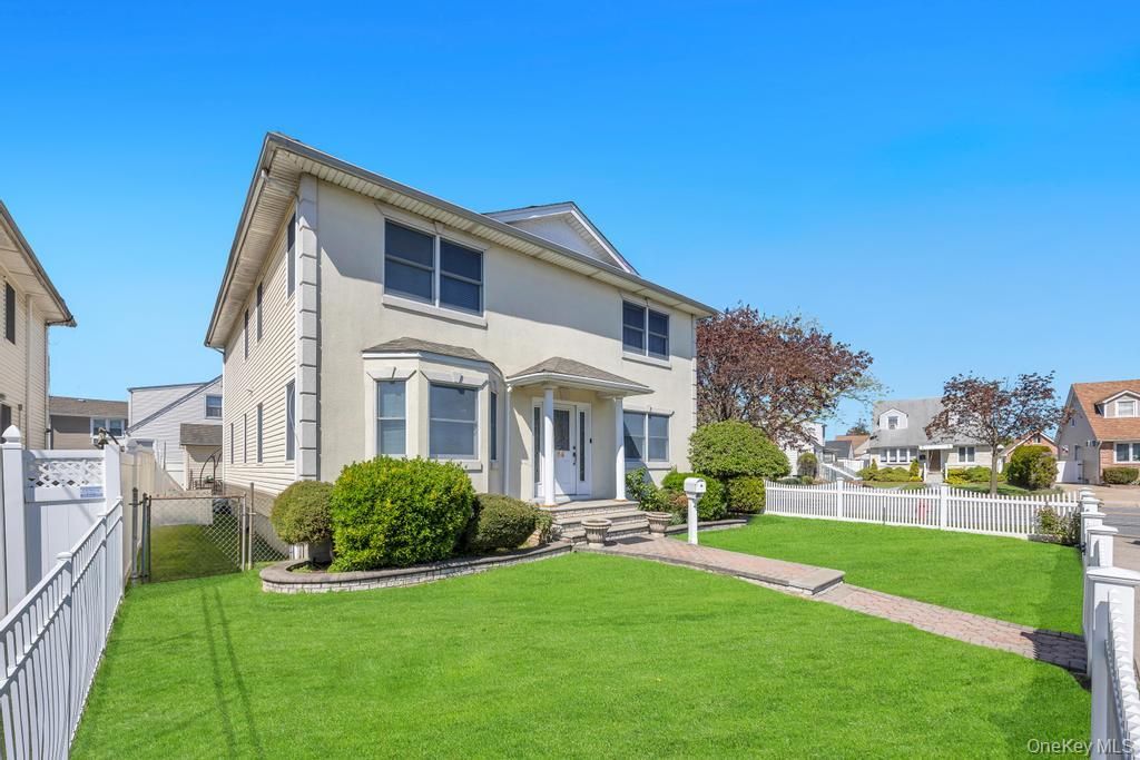 Photo of 64 Cottage Place, Mineola, NY 11501 (MLS # 990928)