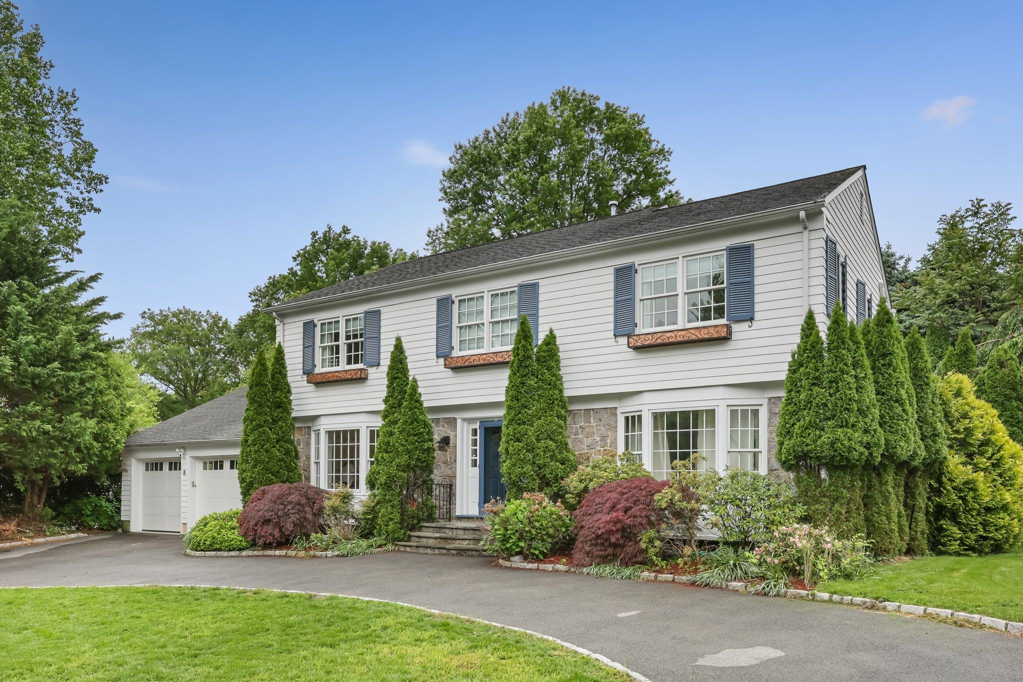 Eldredge Place, Rye, New York - 5 Bedrooms  
4 Bathrooms  
9 Rooms - 