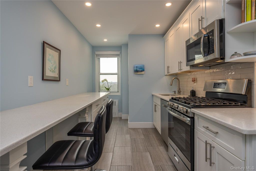 Photo of 900 Palmer Road #9J, Bronxville, NY 10708 (MLS # 960559)