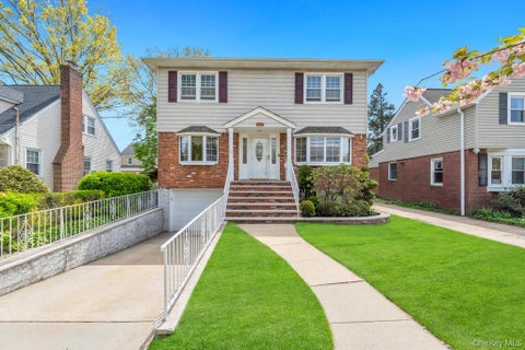 Homes For Sale - 100 E Melrose Street<br/> Valley Stream, NY 11580