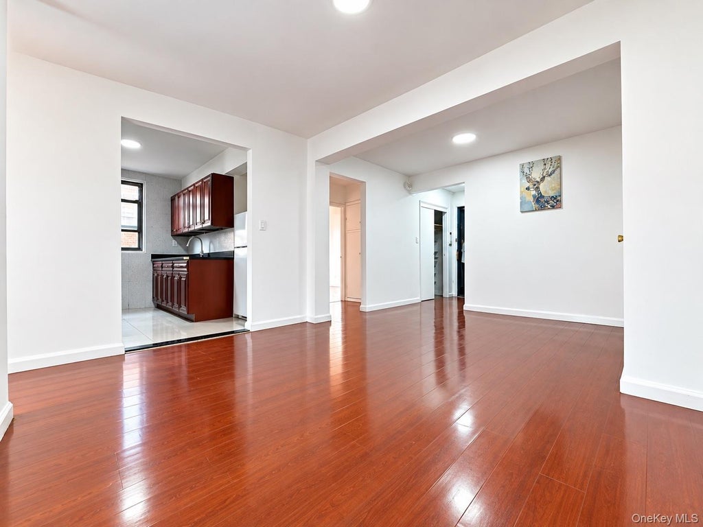 Photo of 132-35 Sanford Avenue #5R, Flushing, NY 11355 (MLS # 1049325)