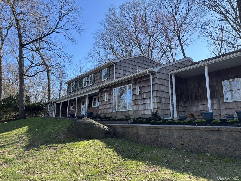 Photo of 16 Appletree Lane, Huntington Station, NY 11746 (MLS # 967374)