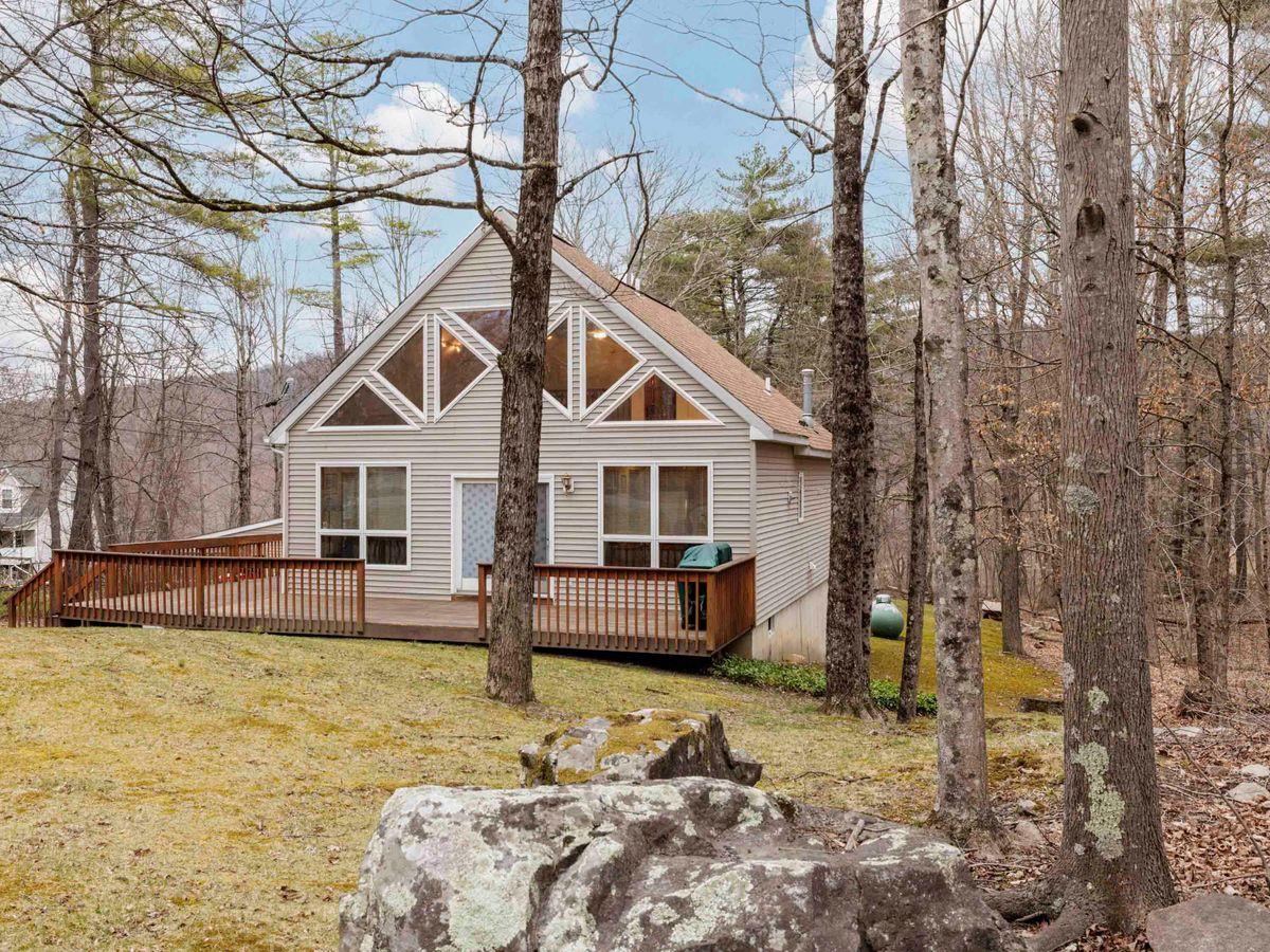 N Chodikee Lake Road, Highland, New York - 3 Bedrooms  
2 Bathrooms  
9 Rooms - 
