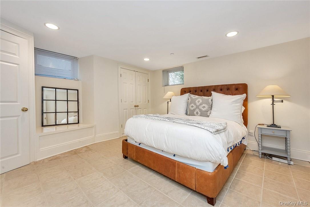 Harrison, New York 10528, United States, 5 Bedrooms Bedrooms, ,5 BathroomsBathrooms,Residential,Active,191783