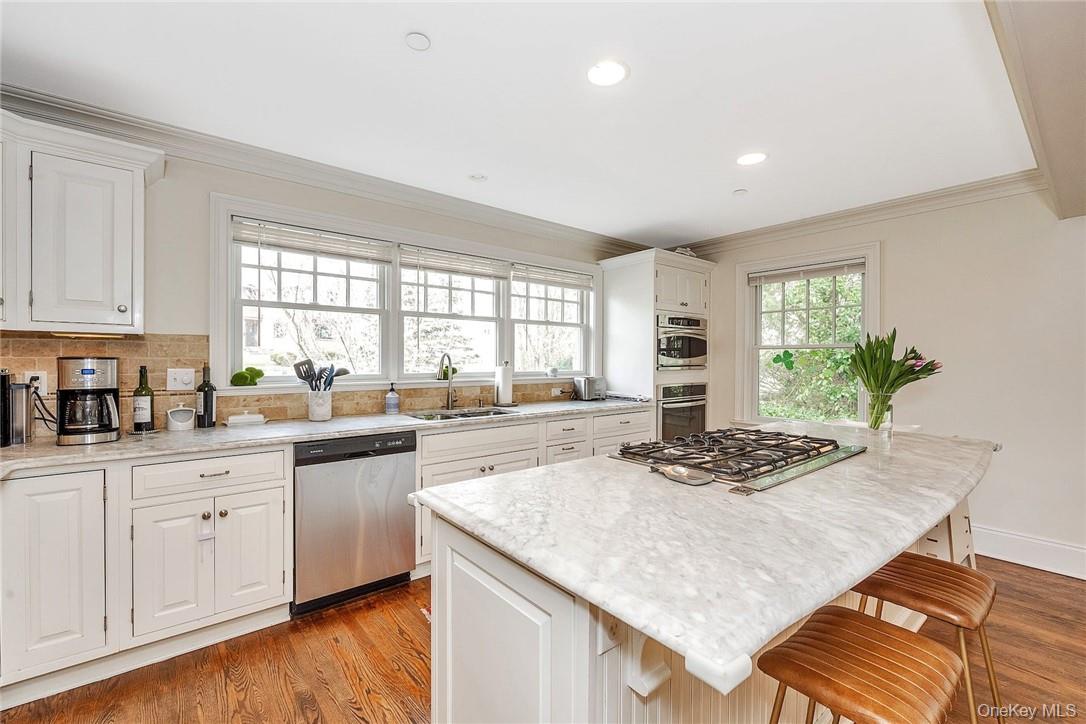 Harrison, New York 10528, United States, 5 Bedrooms Bedrooms, ,5 BathroomsBathrooms,Residential,Active,191783