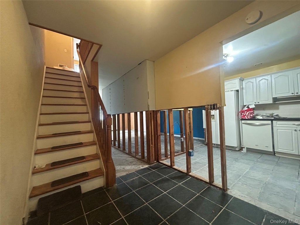 Photo of 31 Farley Drive, West Haverstraw, NY 10993 (MLS # 1043583)