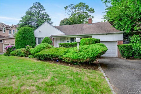 Homes For Sale - 2514 Lindenmere Drive<br/> Merrick, NY 11566