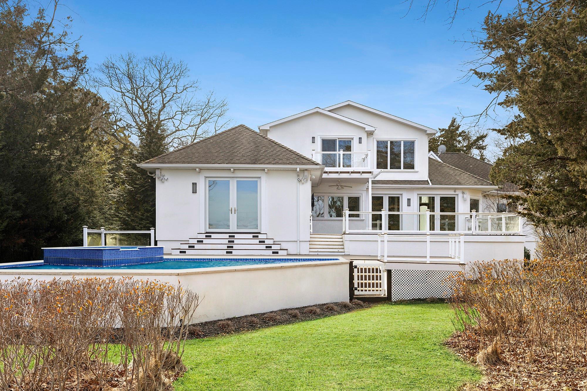 16 Duckwood Lane, Hampton Bays, New York image 28