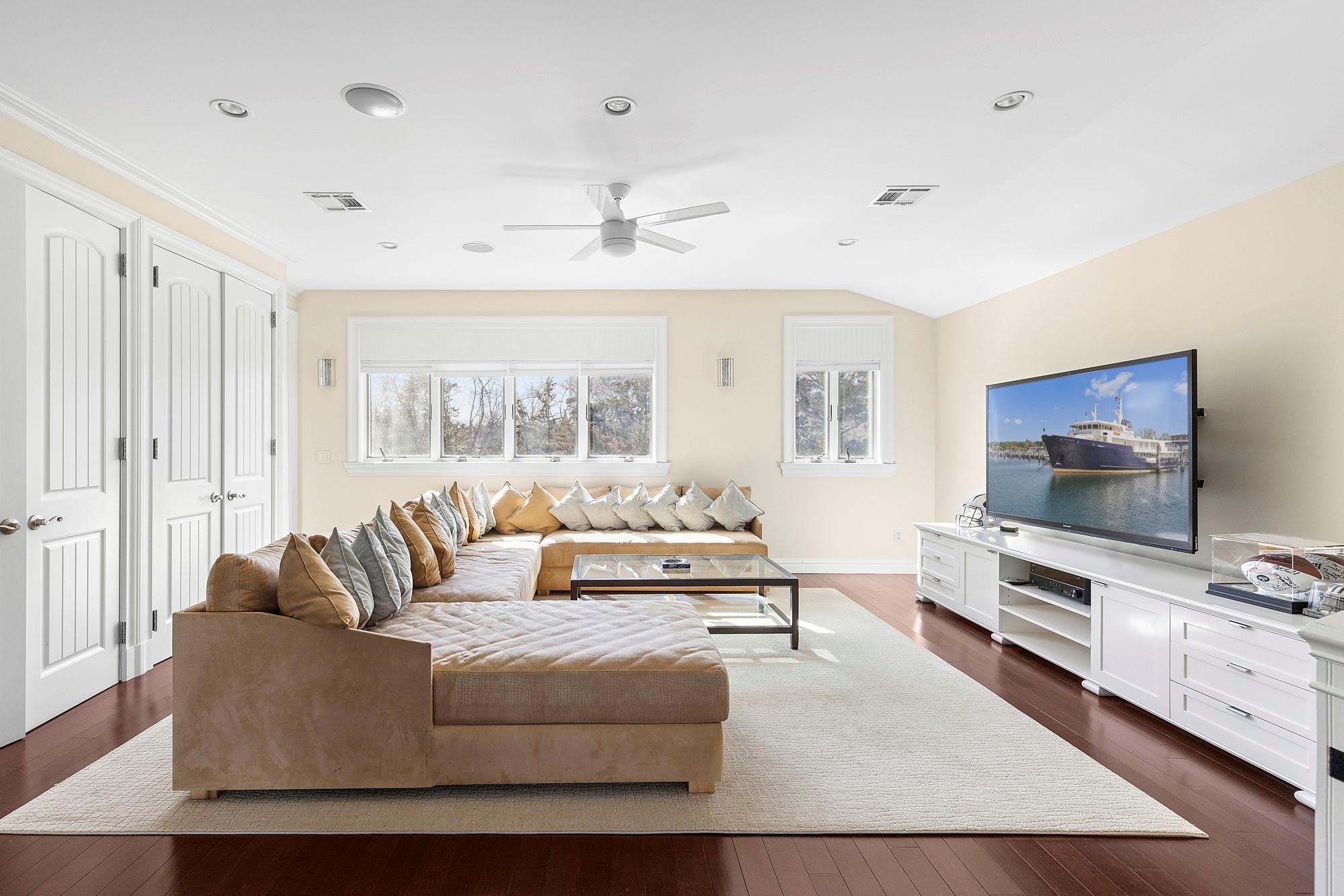 16 Duckwood Lane, Hampton Bays, New York image 21