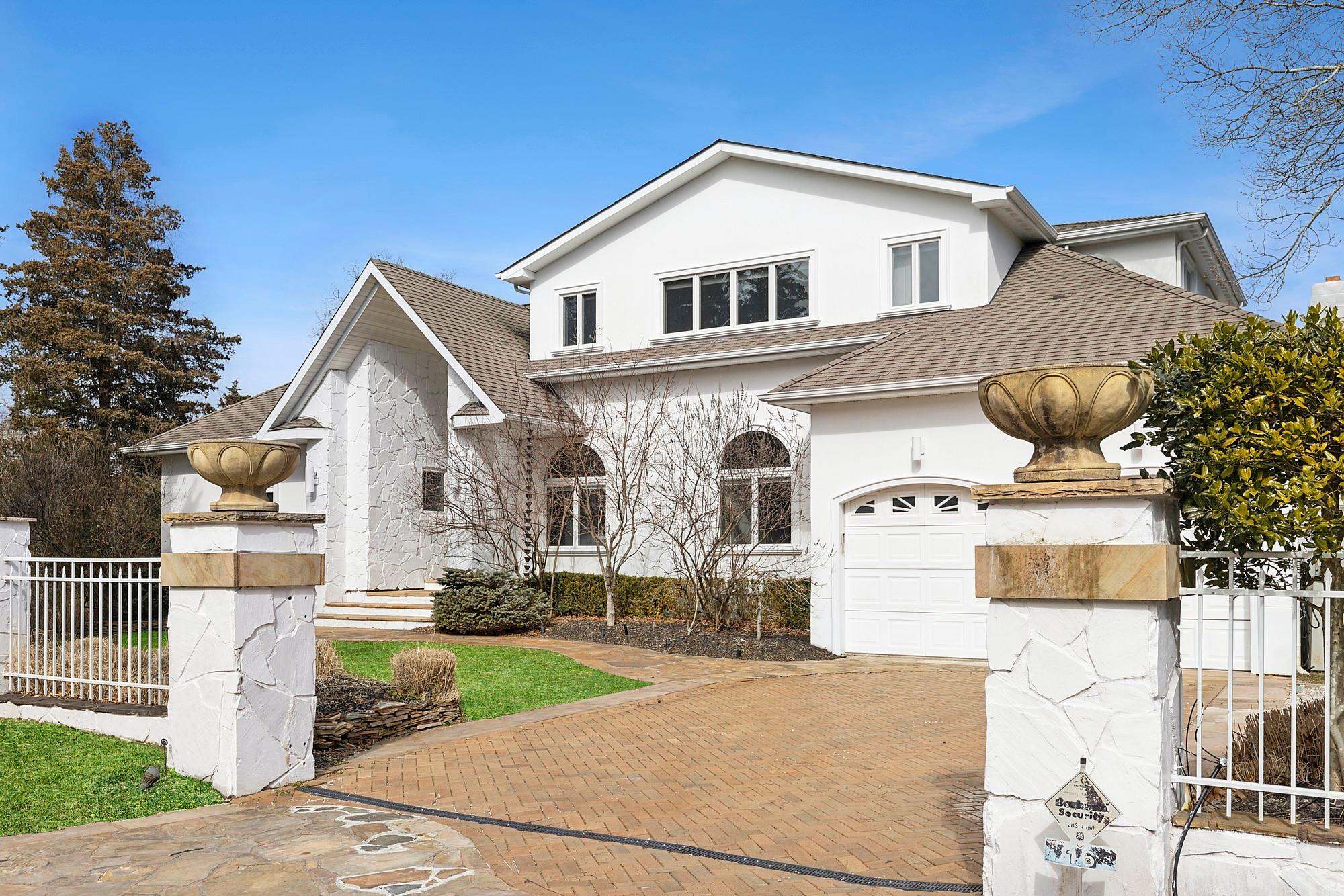 16 Duckwood Lane, Hampton Bays, New York image 4