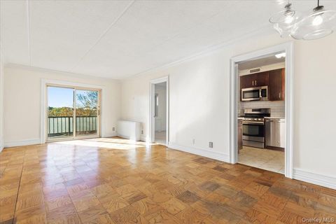 Photo of 470 Halstead Avenue #5E, Harrison, NY 10583 (MLS # 929487)