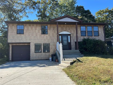 Photo of 676 Bohemia Parkway, Sayville, NY 11782 (MLS # 922990)