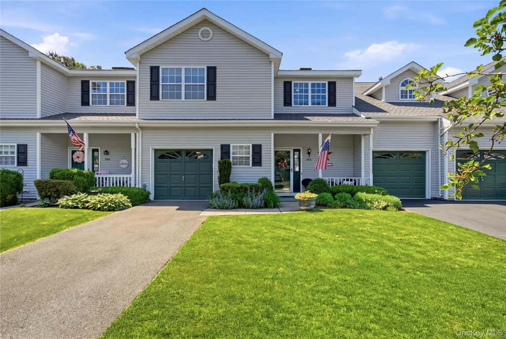 Photo of 132 Willow Wood Drive, Oakdale, NY 11769 (MLS # 1011977)