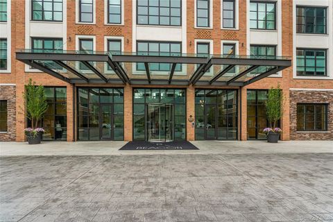 100 Garvies Point Road 1309 Glen Cove NY 11542