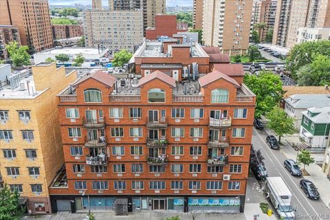 Photo of 140-32 Cherry Avenue #5D, Flushing, NY 11355 (MLS # 927205)