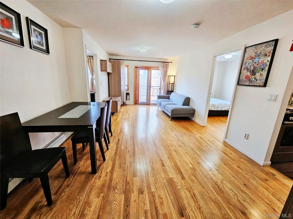 Photo of 140-32 Cherry Avenue #5D, Flushing, NY 11355 (MLS # 927205)
