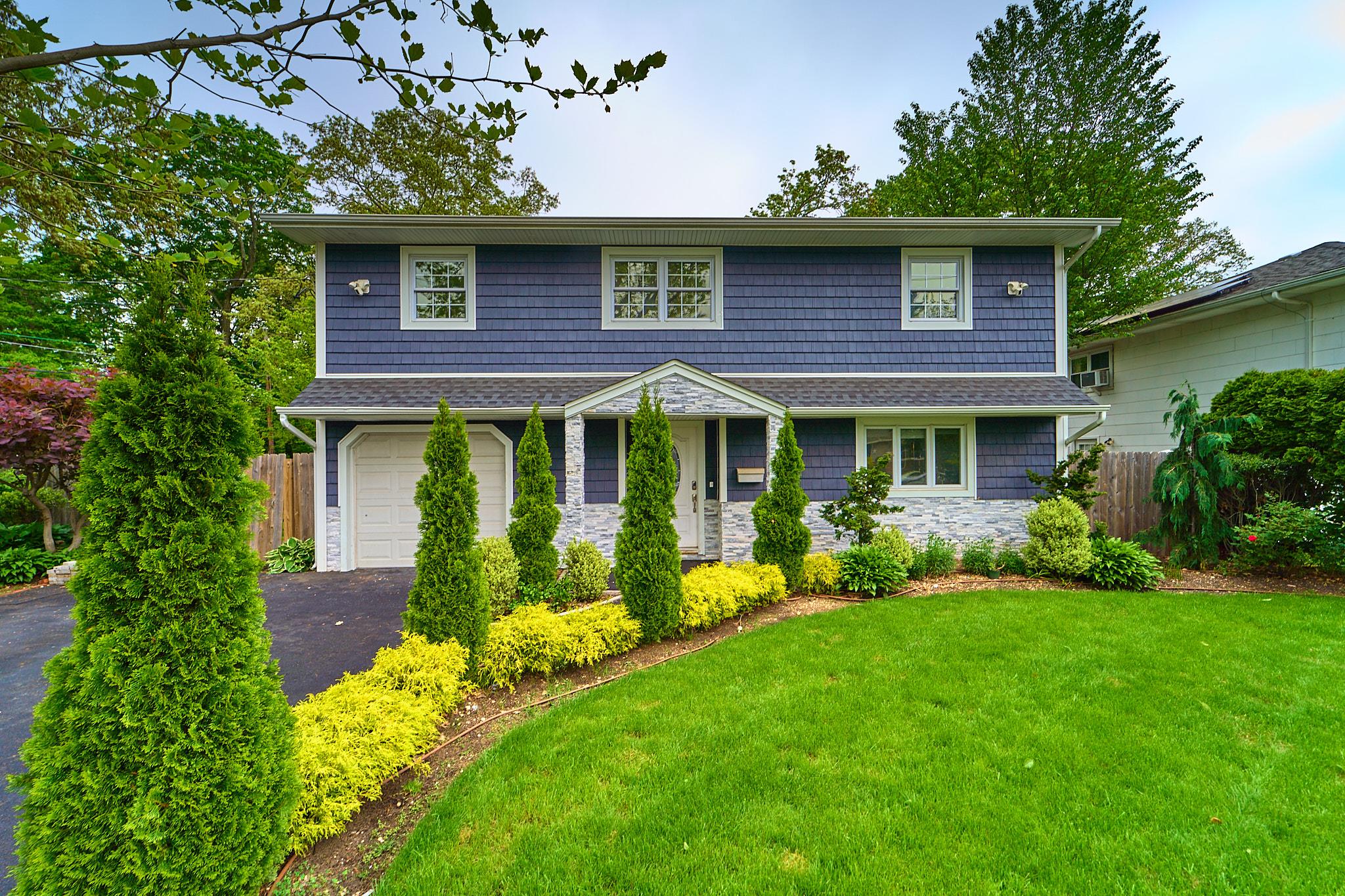 2 Hawthorne Street, Farmingdale, New York image 1