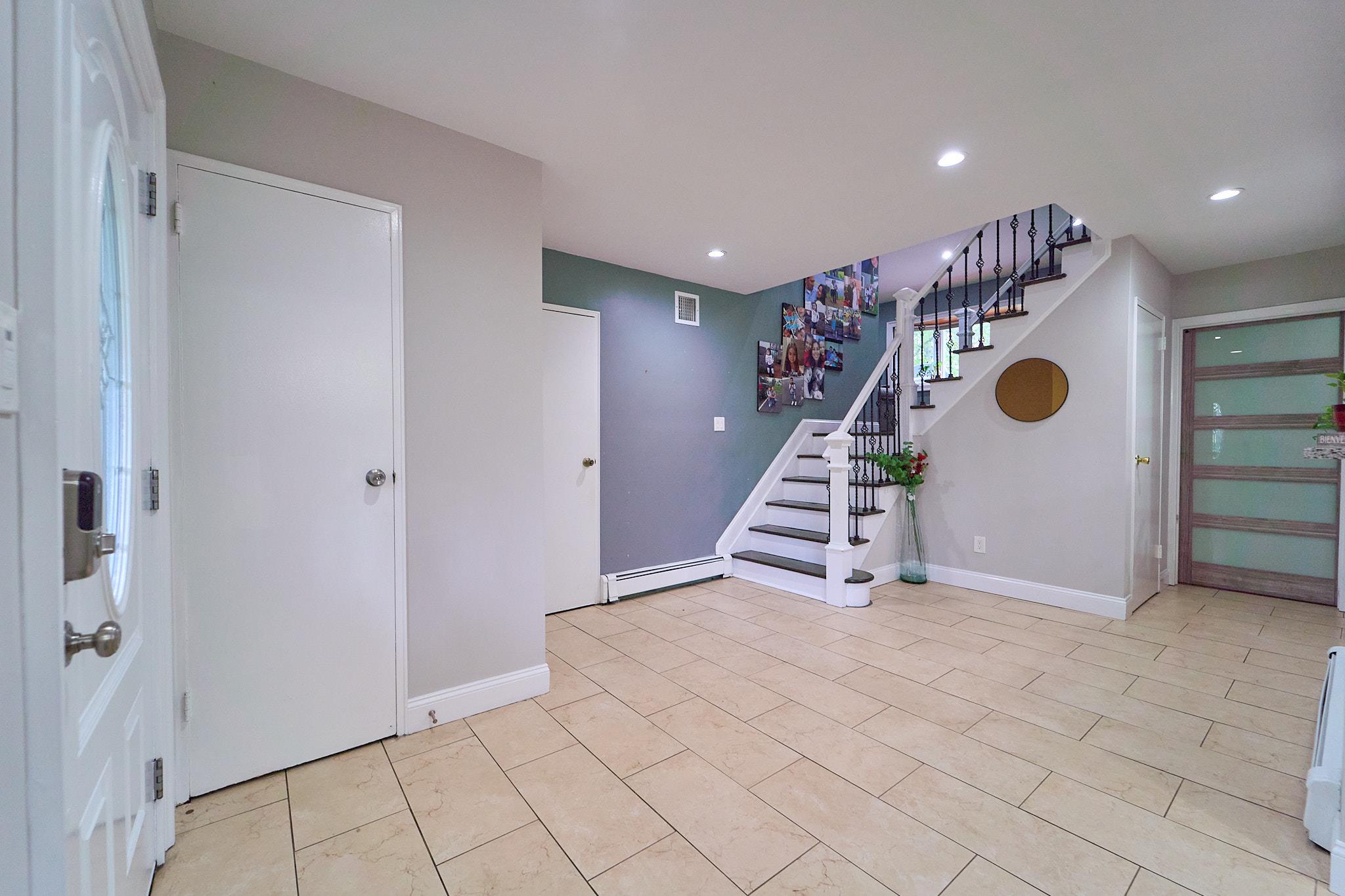 2 Hawthorne Street, Farmingdale, New York image 4
