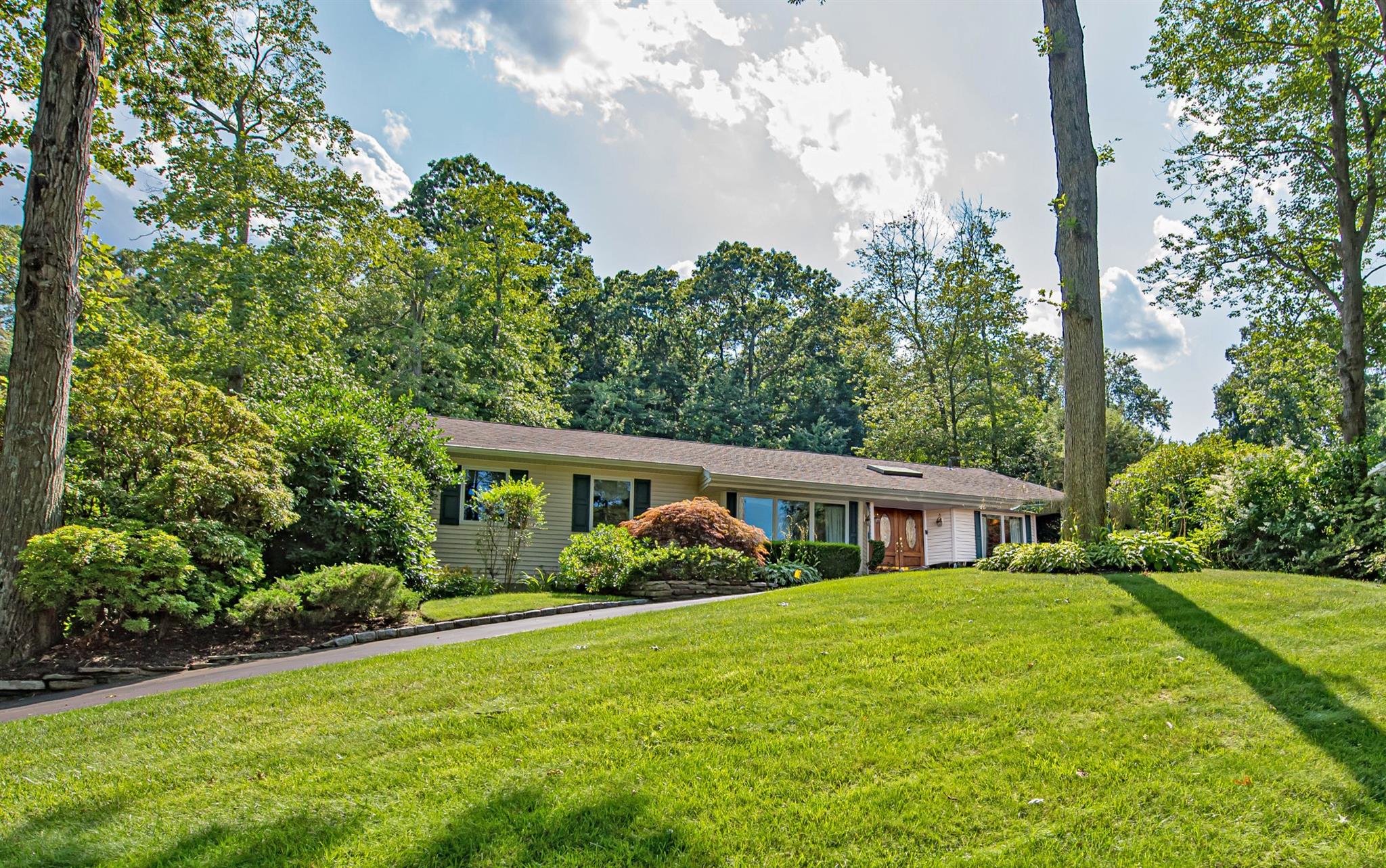 37 Colby Drive, Dix Hills, New York image 1