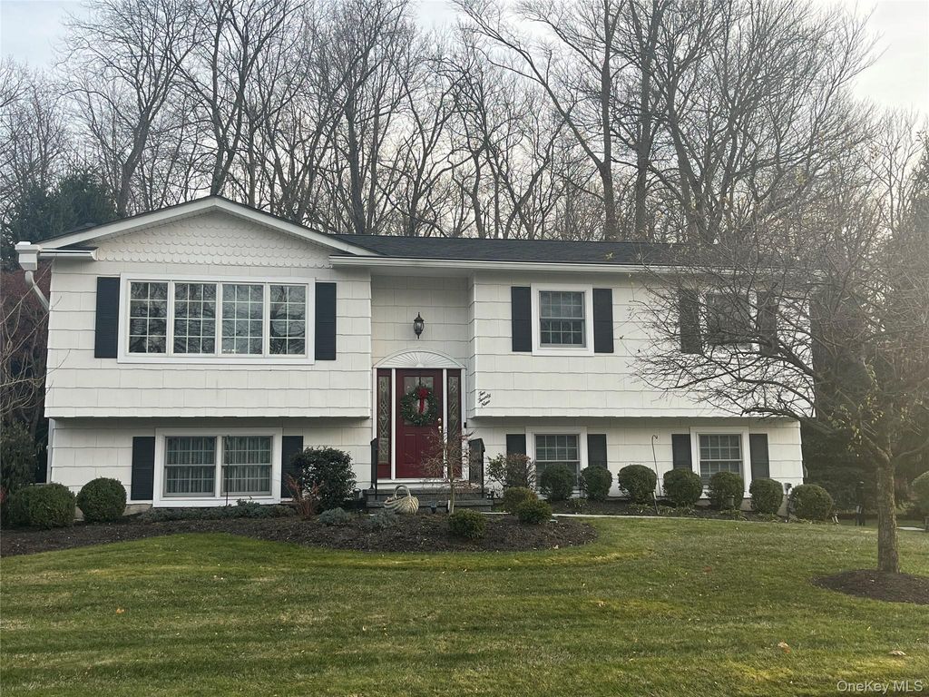 Photo of 229 Betsy Ross Drive, Orangeburg, NY 10962 (MLS # 942461)