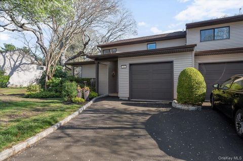 Condo For Sale - 54 Northgate Circle<br/> Melville, NY 11747