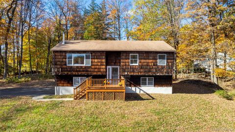 Photo of 610 Granite Springs Road, Yorktown Heights, NY 10598 (MLS # 929370) Photo of 610 Granite Springs Road, Yorktown Heights, NY 10598 (MLS # 929370)
