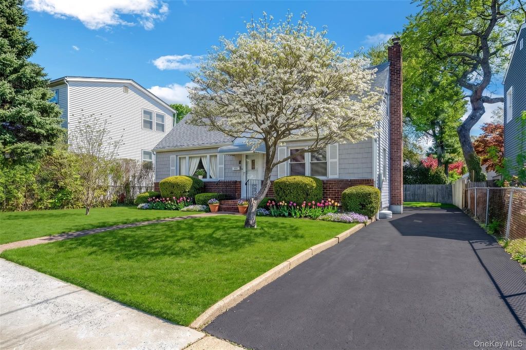 Photo of 28 Miller Street #2, Glen Cove, NY 11542 (MLS # 986132)