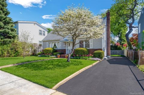 Photo of 28 Miller Street #2, Glen Cove, NY 11542 (MLS # 986132)