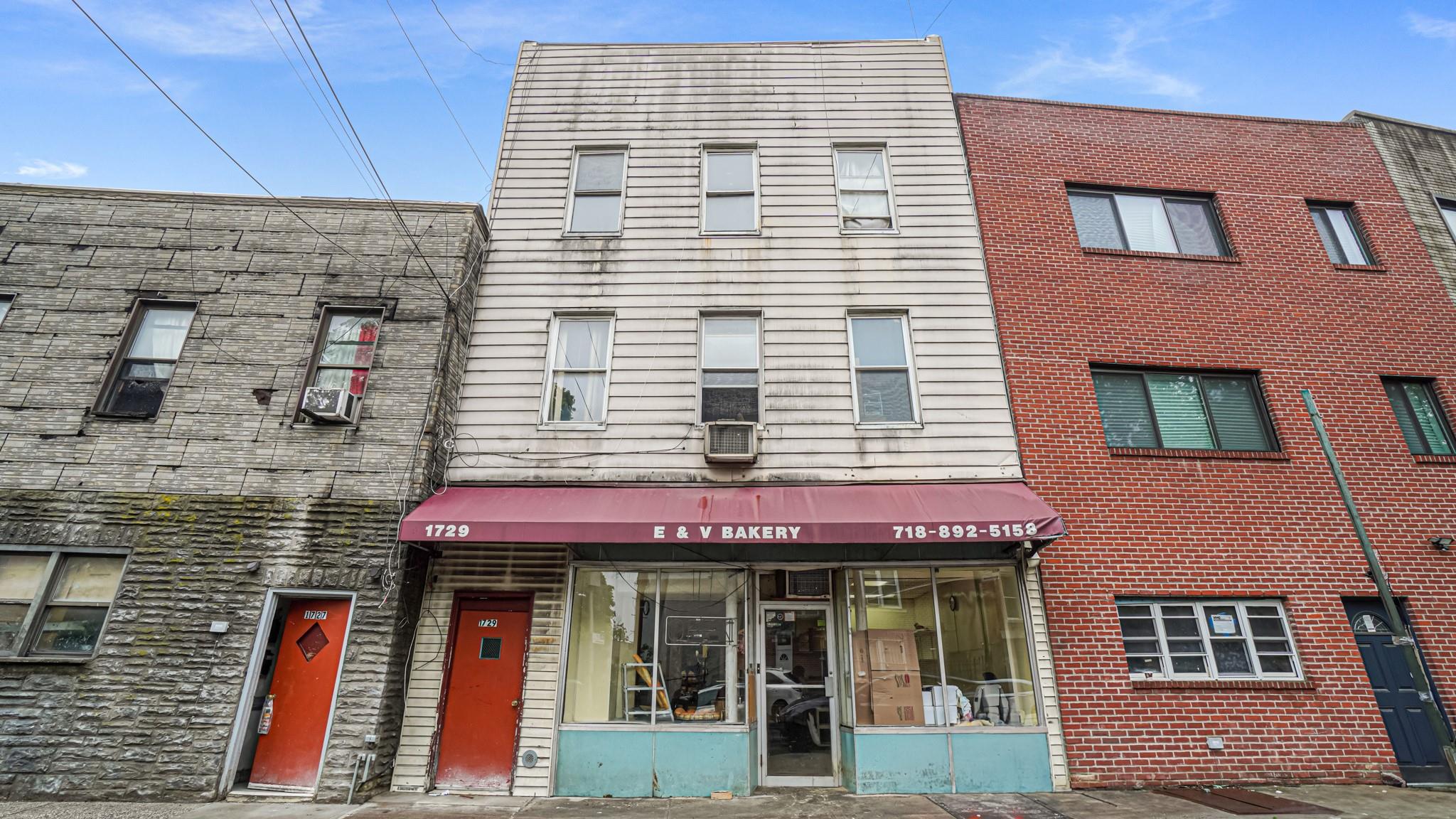 Property for Sale at Unionport Road, Bronx, New York - Bedrooms: 6 
Bathrooms: 3 
Rooms: 10  - $799,000