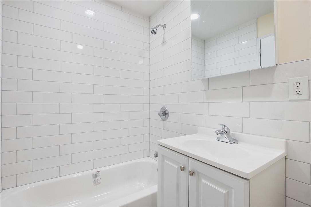 New York, New York 10466, United States, 3 Bedrooms Bedrooms, ,2 BathroomsBathrooms,Residential,Active,85881