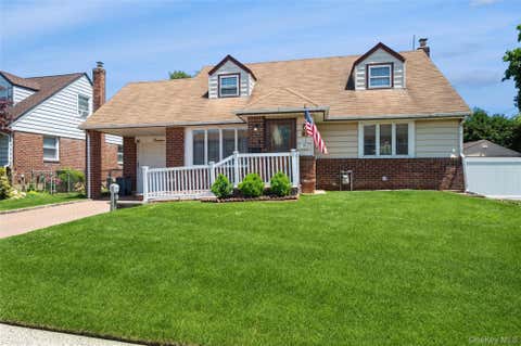 Homes For Sale - 14 Cary Road<br/> Nassau County, New Hyde Park, NY 11040