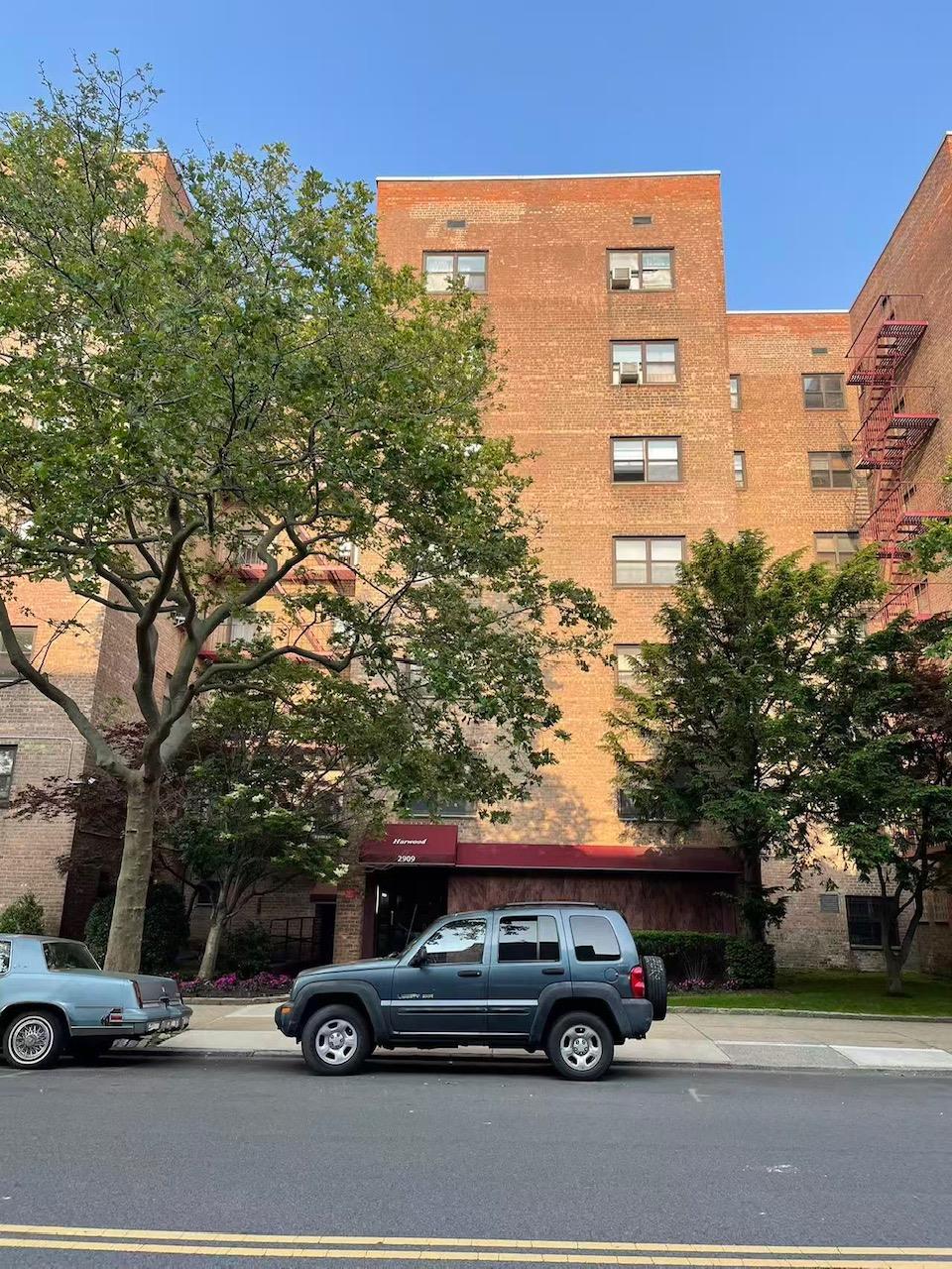 137 Street 1D, Flushing, Queens, NY - 2 Bedrooms  
2 Bathrooms  
4 Rooms - 