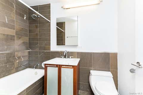 Condo For Rent - 3585 Greystone Avenue #4B<br/> Bronx, NY 10463