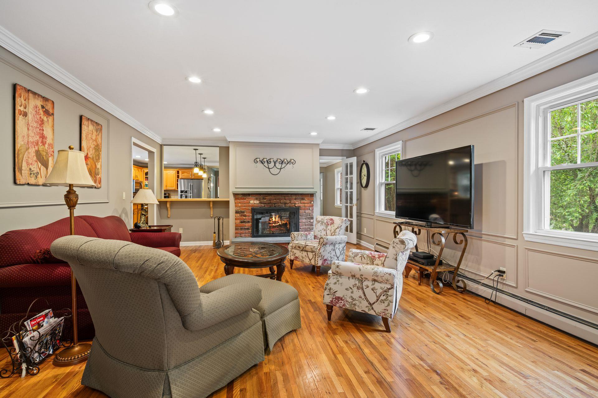 128 Cove Road, Huntington, New York image 16