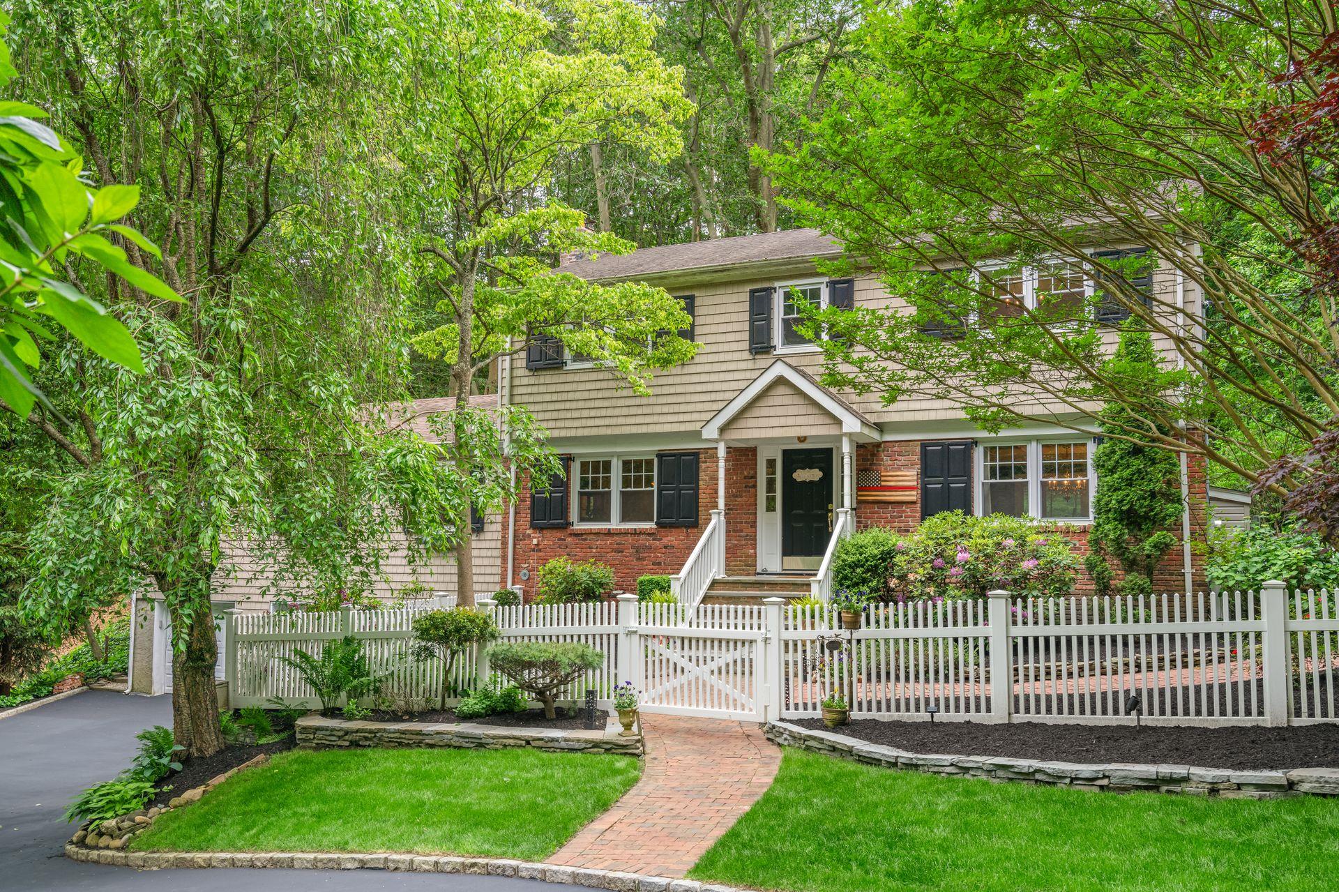 128 Cove Road, Huntington, New York image 2