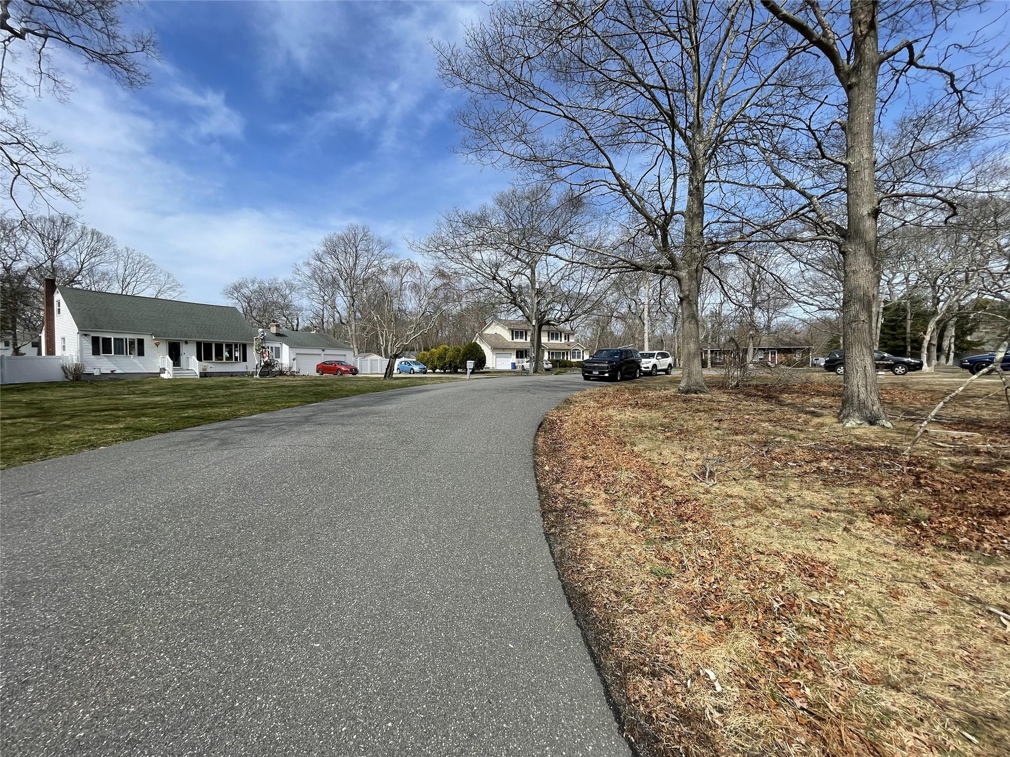 8 Park Cir Cir, Shirley, New York image 13