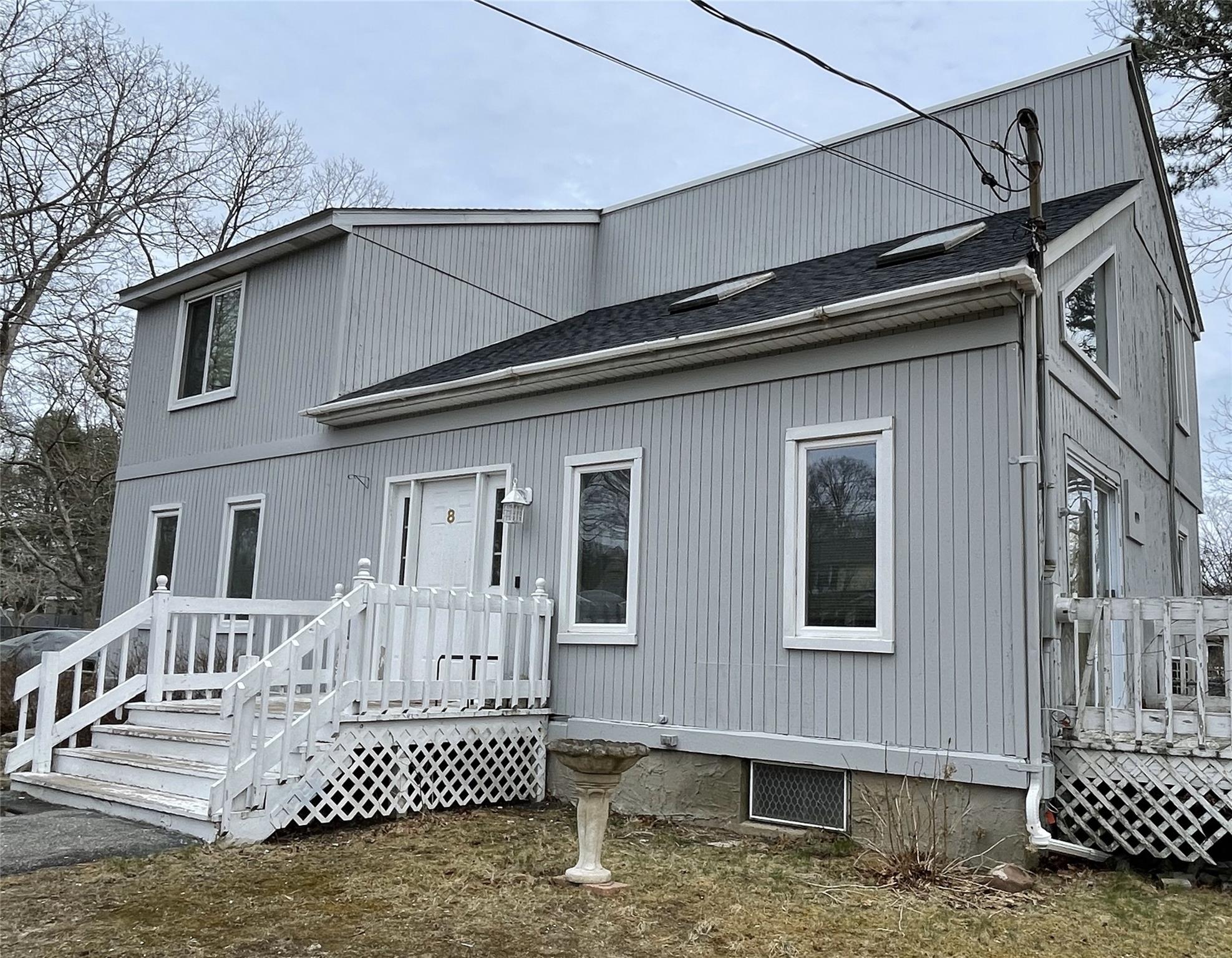 8 Park Cir Cir, Shirley, New York image 1