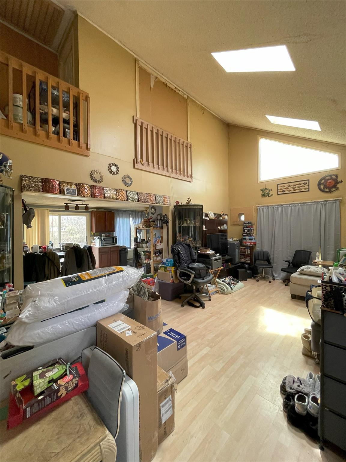 8 Park Cir Cir, Shirley, New York image 7