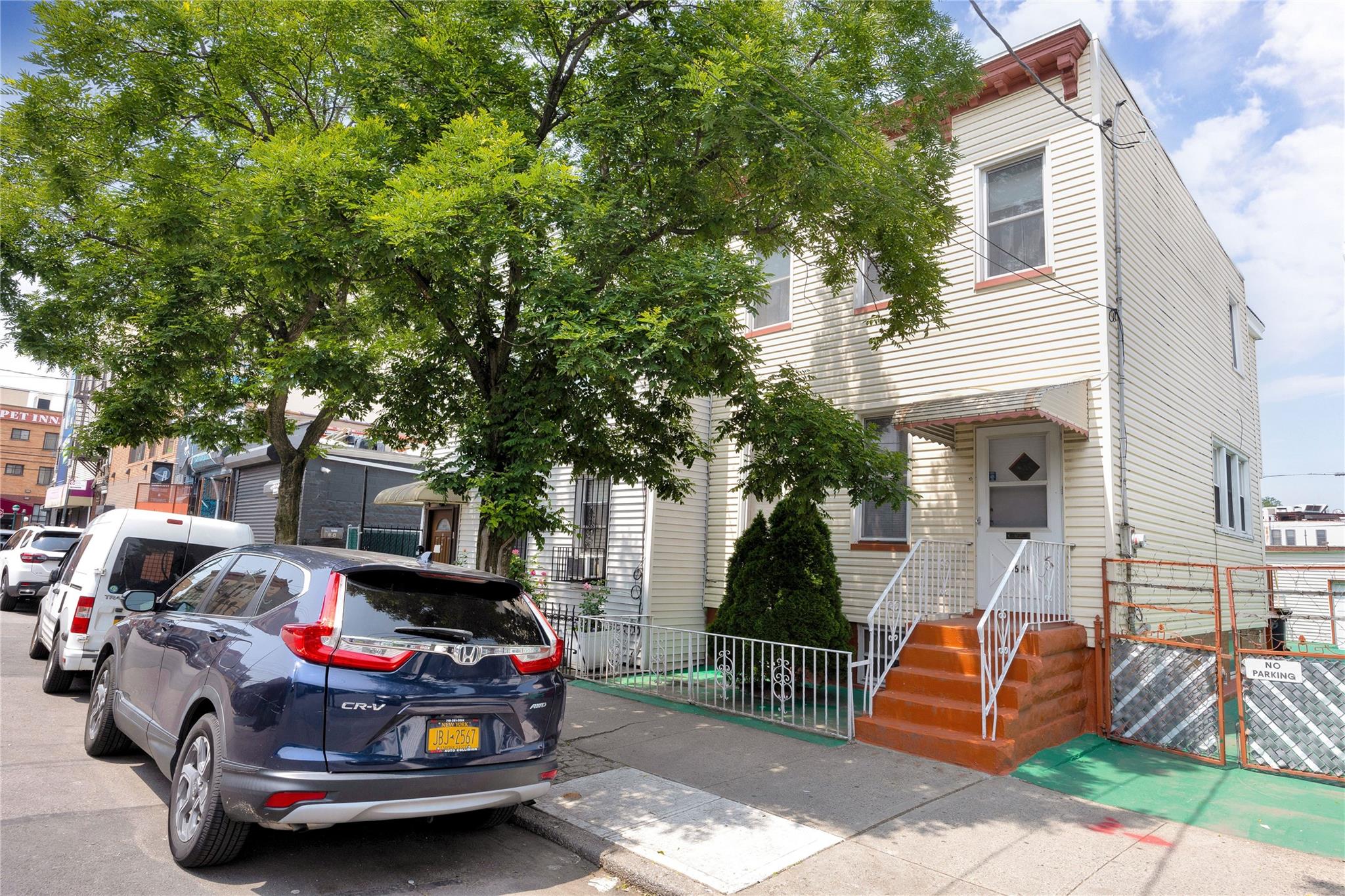 George Street, Ridgewood, Queens, NY - 3 Bedrooms  
1 Bathrooms  
6 Rooms - 