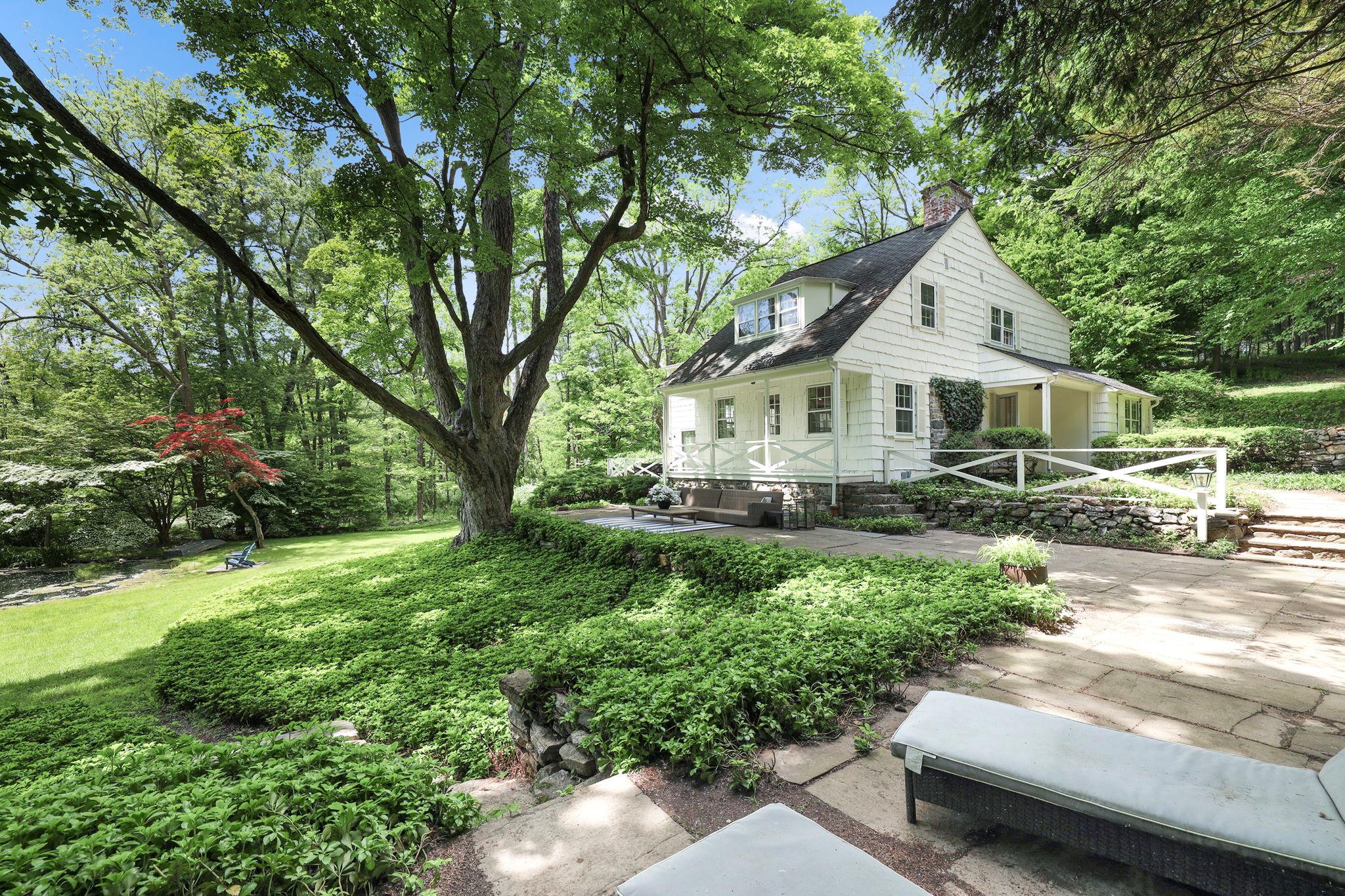 Property for Sale at Millwood Road, Chappaqua, New York - Bedrooms: 4 
Bathrooms: 3 
Rooms: 7  - $1,799,999